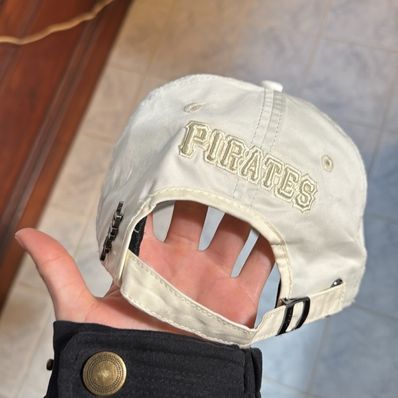 MLB Pirates hat - Picture 5 of 8
